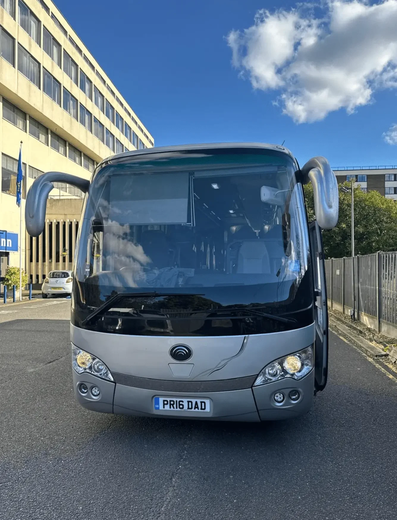 bus-min
